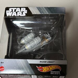 Star Wars Razor Crest Starship - Silver and Black